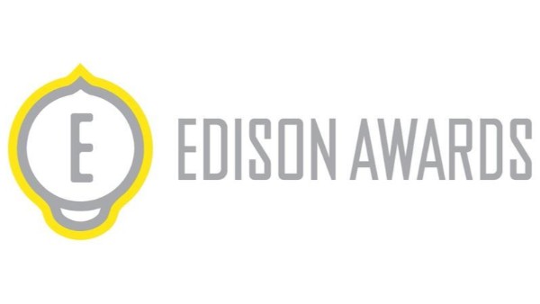 2020愛迪生發(fā)明獎(jiǎng)鴻富誠(chéng)各向異性導(dǎo)熱墊片榮獲愛迪生發(fā)明獎(jiǎng)，這是繼獲得全球百大科技研發(fā)獎(jiǎng)（R&D 100 Awards）后，鴻富誠(chéng)再獲國(guó)際權(quán)威獎(jiǎng)項(xiàng)的肯定。